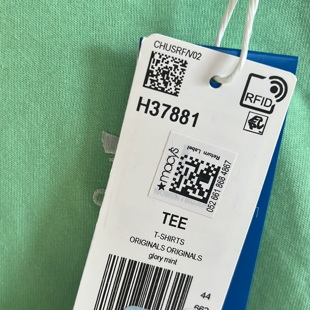adidas logo tee Originals Essentials cropped t-shirt in mint-Green - Picture 9 of 10